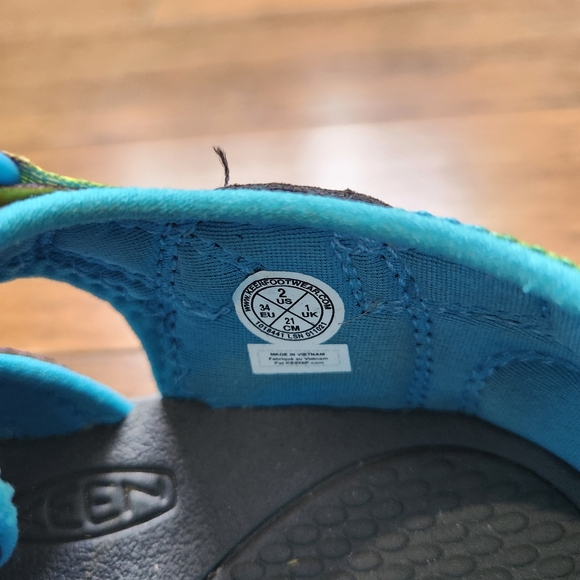 Colorful Kids Outdoor Sandals - Picture 3 of 3